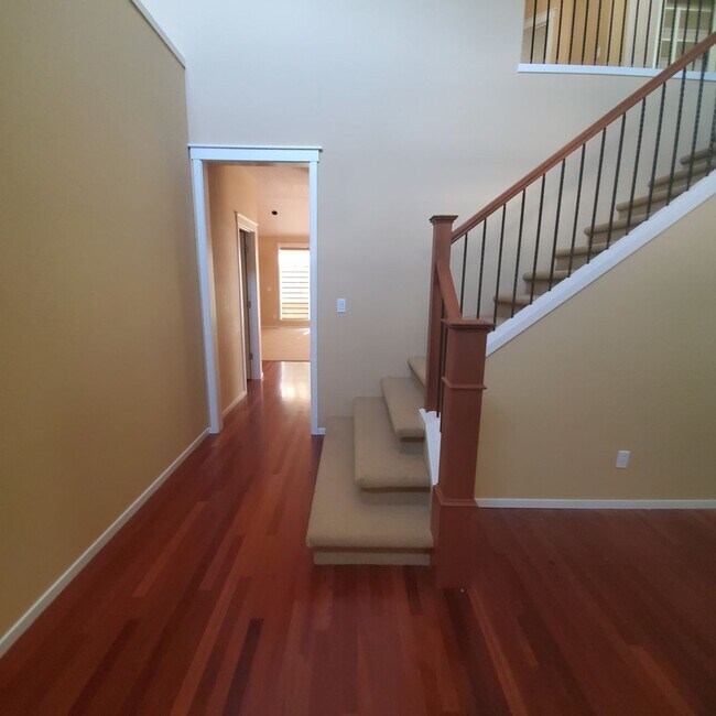 Building Photo - 5 Bedroom Main floor Master Suite ~
