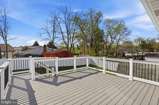 Building Photo - 7897 Pavilion Dr