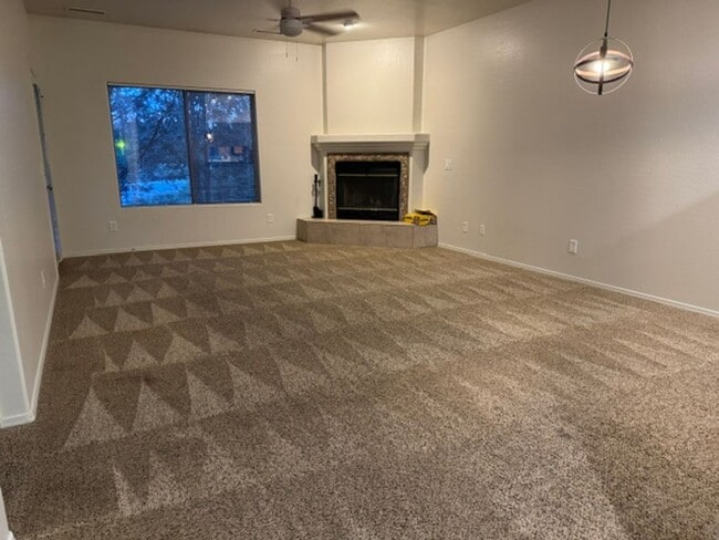 Building Photo - 4964 Summit Cir