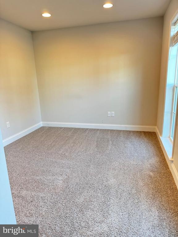 Building Photo - 3088 Egreton Rd
