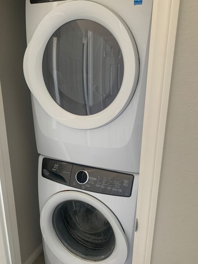 Building Photo - 2676 Chinaberry Hill St