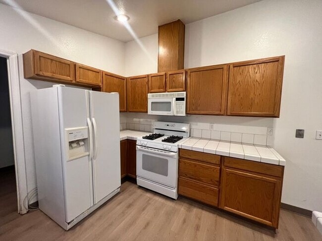 Building Photo - 1585 Roma Ct