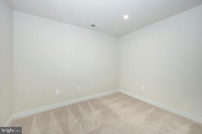 Building Photo - 7201 Bodkin Wy