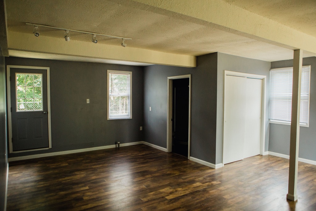 Building Photo - 3321 N Kinser Pike