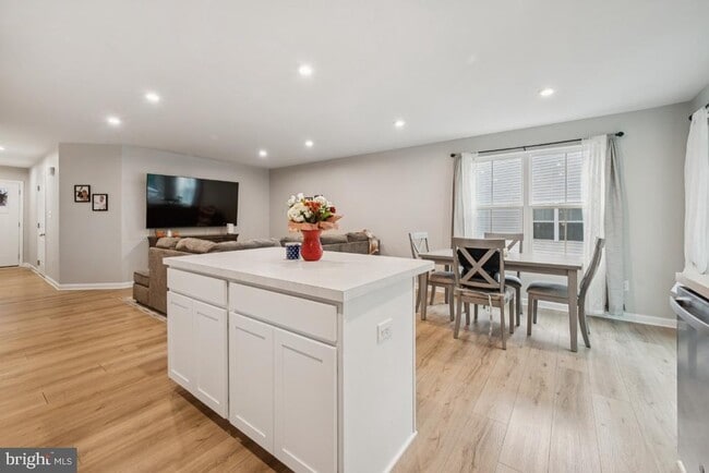 Building Photo - 81 Southwind Dr