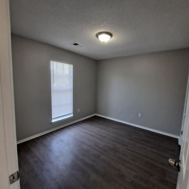 Building Photo - 7340 Dunbarton Dr