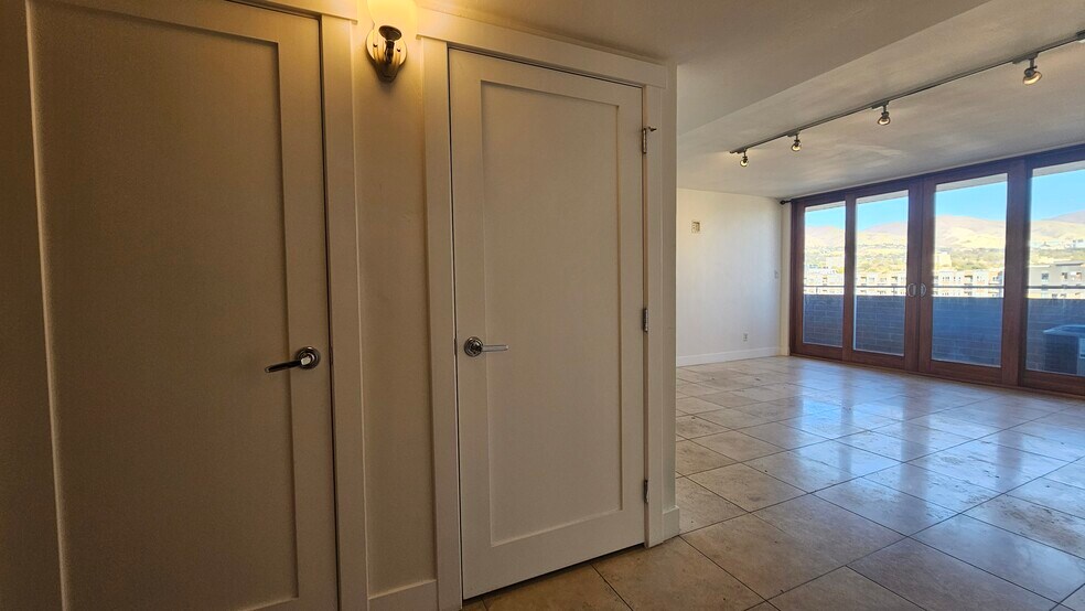 Building Photo - 230 E 300 S