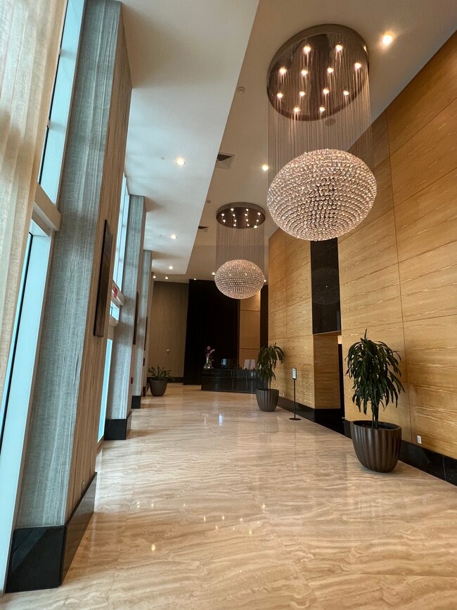 Building Photo - 950 Brickell Bay Dr