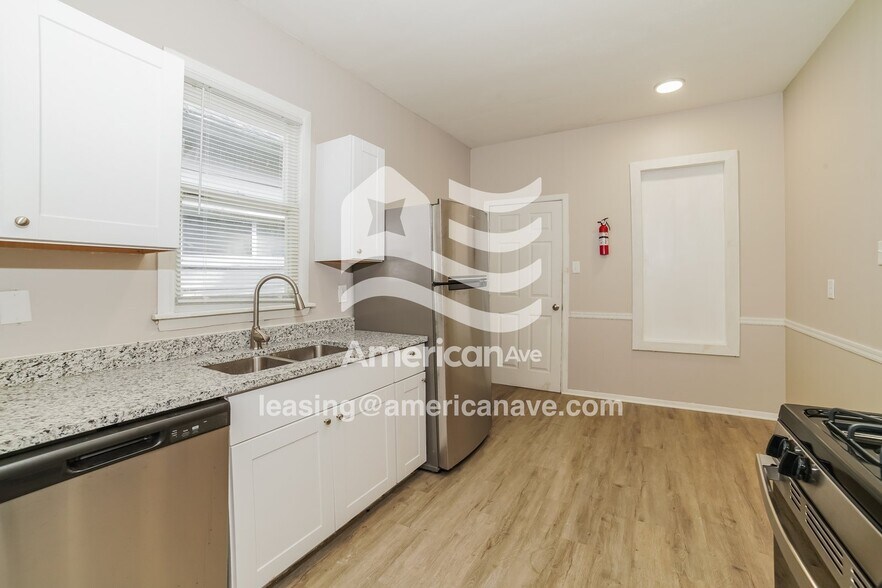 Building Photo - 1706 N Machin Ave