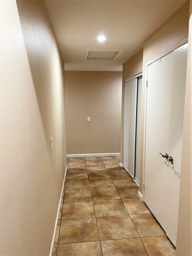 Building Photo - 3+ bedroom, 2 bath pool and spa home