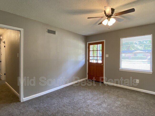 Building Photo - 3089 Cherry Rd