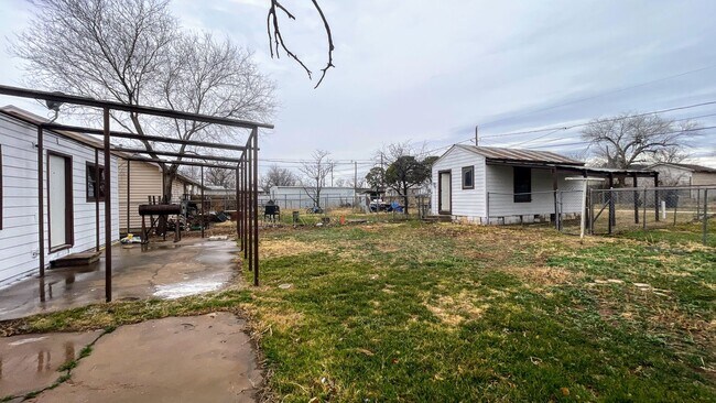 Building Photo - Snyder’s Cozy Corner – Modern Comfort, Classic Charm