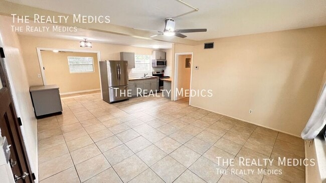 Building Photo - 6216 Lake Underhill Rd