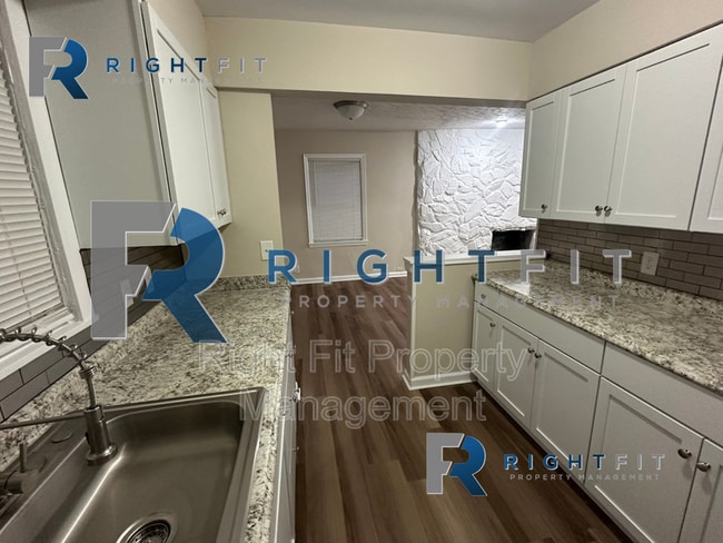 Building Photo - 1430 Amberly Dr