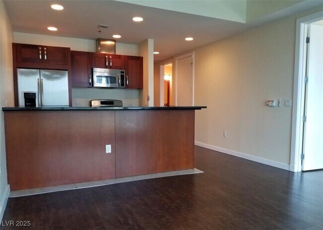 Building Photo - 4525 Dean Martin Dr