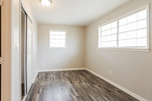 Building Photo - 608 Jerry Coleman St