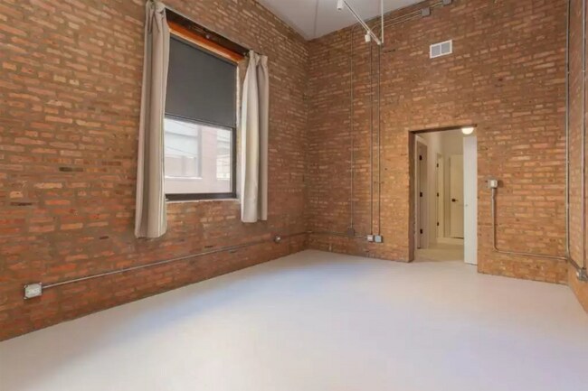 Building Photo - 215 N Racine Ave