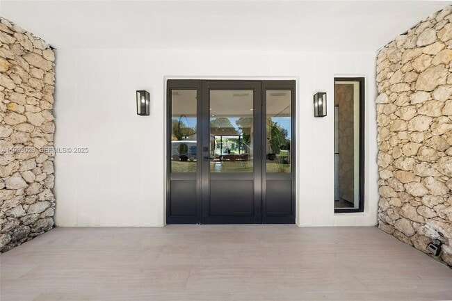 Building Photo - 10945 SW 75th Ct