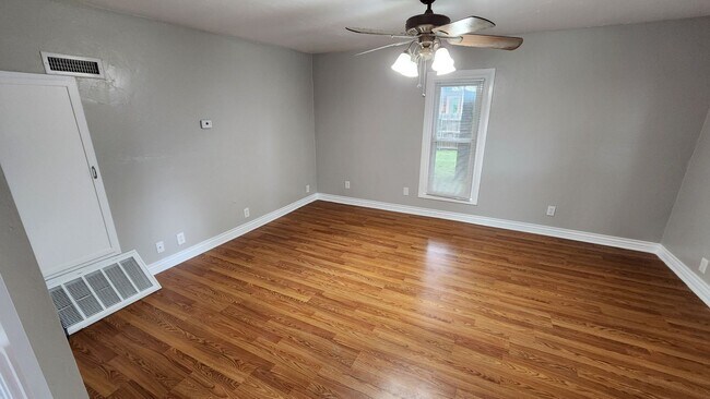 Building Photo - 4 bed 2 bath house in Edmond, OK next to UCO campus