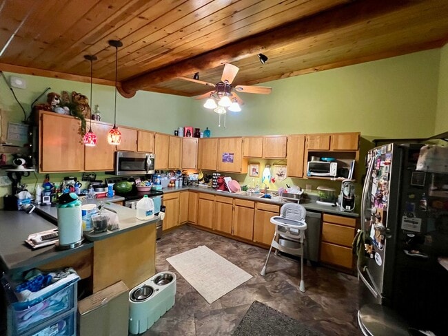 Building Photo - Charming 3-Bedroom Home on 5.84 Acres – Pe...