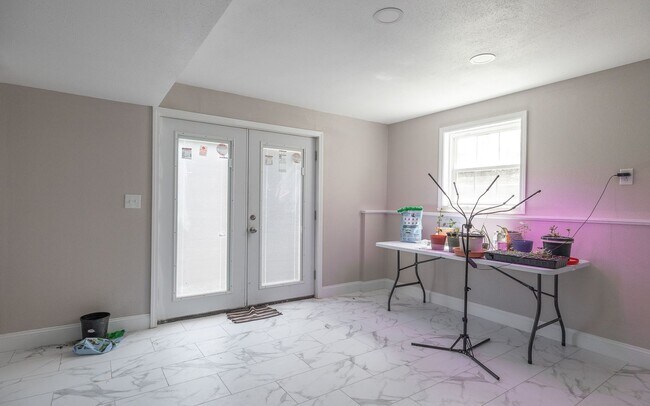 Building Photo - 4Bd/3.5Ba Home Available