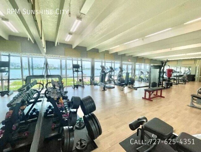 Building Photo - 7700 Boca Ciega Dr