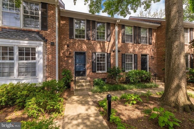 Primary Photo - 2440 S Walter Reed Dr