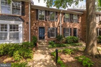 Building Photo - 2440 S Walter Reed Dr