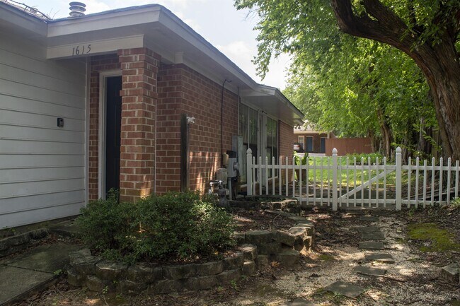 Building Photo - 1615 Woodmere Loop