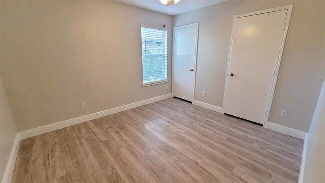 Building Photo - 5227 Clarkston Ln
