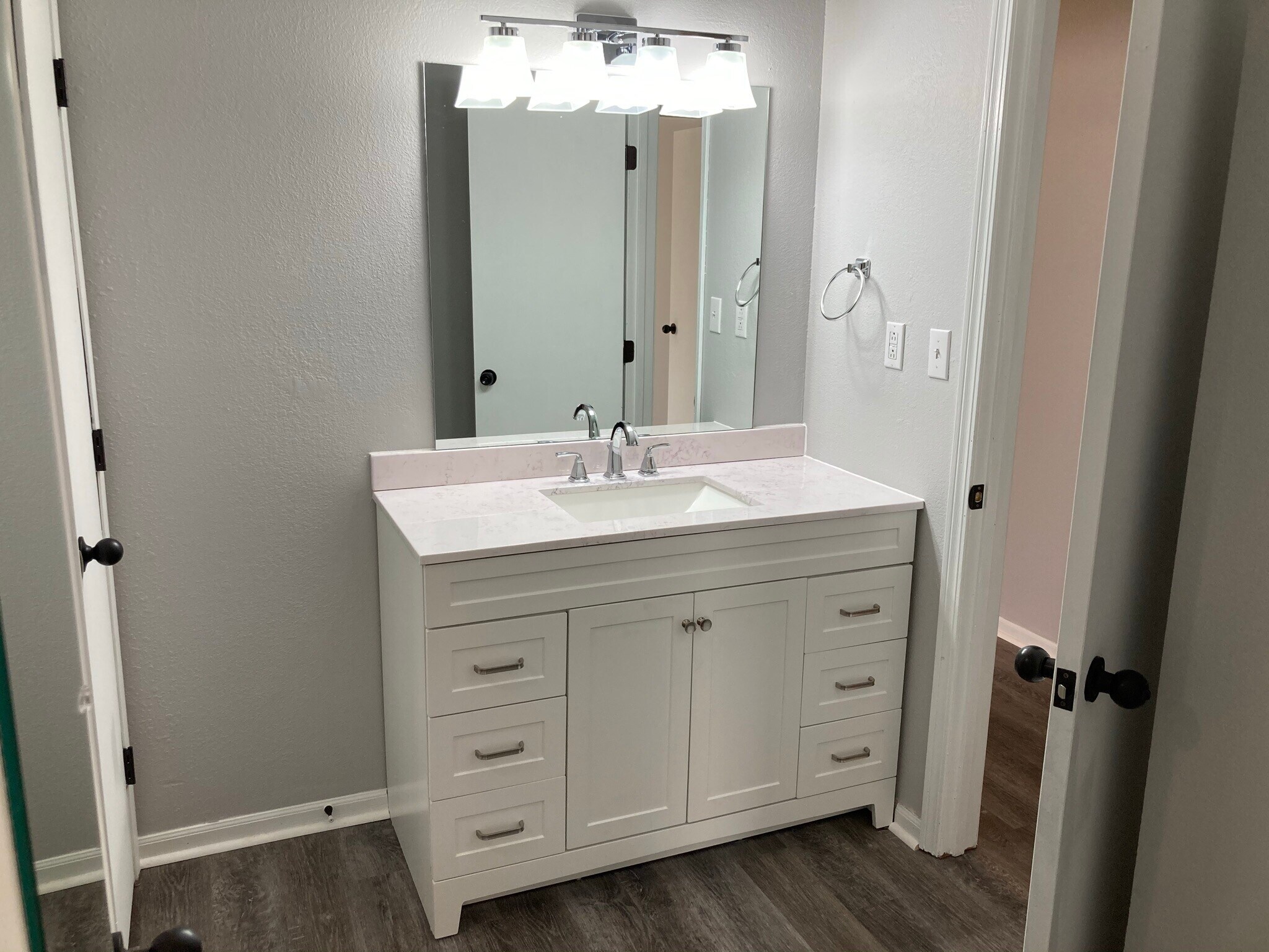 Building Photo - 2107 Highridge Dr