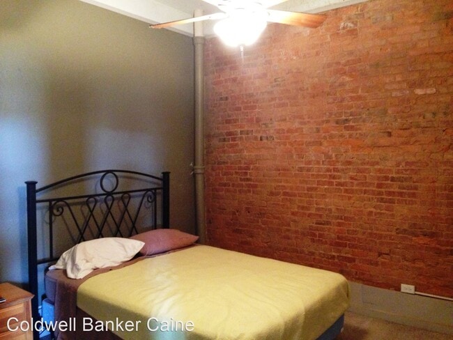 Building Photo - 2 br, 2 bath House - 101-A E. Trade Street
