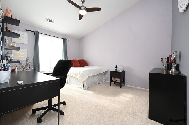 Building Photo - 1735 Chesapeake Ln