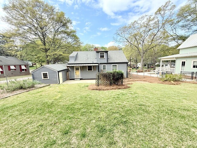 Building Photo - 3BR Normaltown Charmer