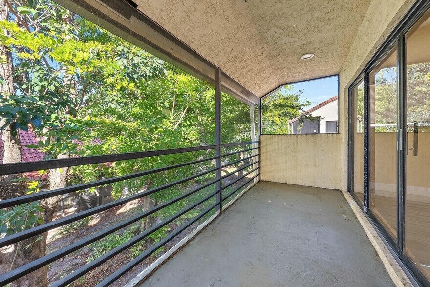 Building Photo - 13 Via de Casas Sur