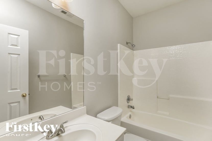 Building Photo - 442 Bentmoor Way