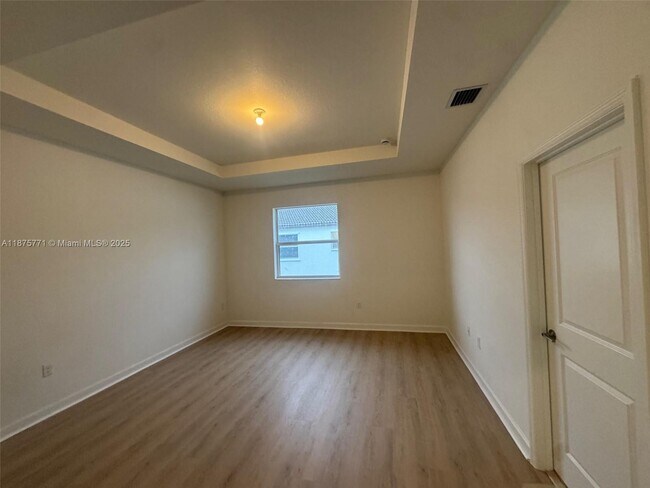 Building Photo - 2516 SE 27th Dr