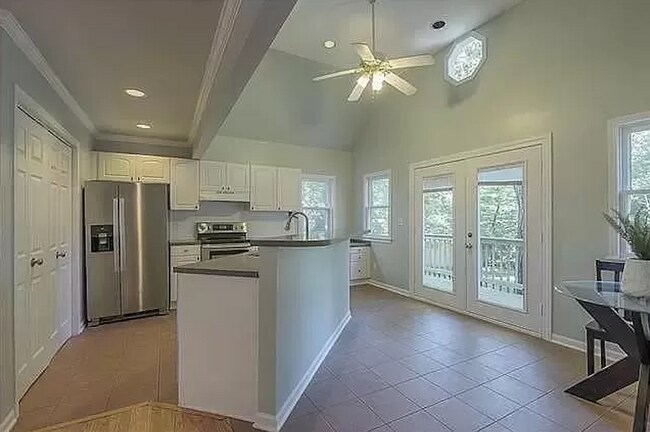 Building Photo - 5036 Mission Rd