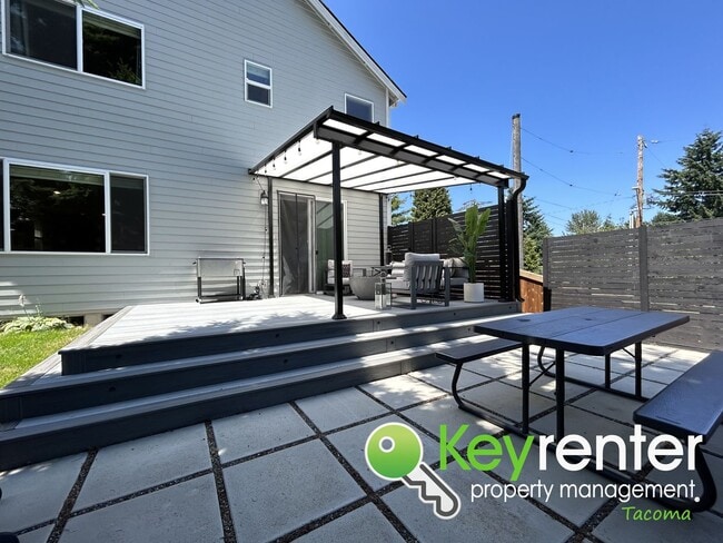 Building Photo - Spacious 5-Bed 3-Bath Home in Prime Northe...