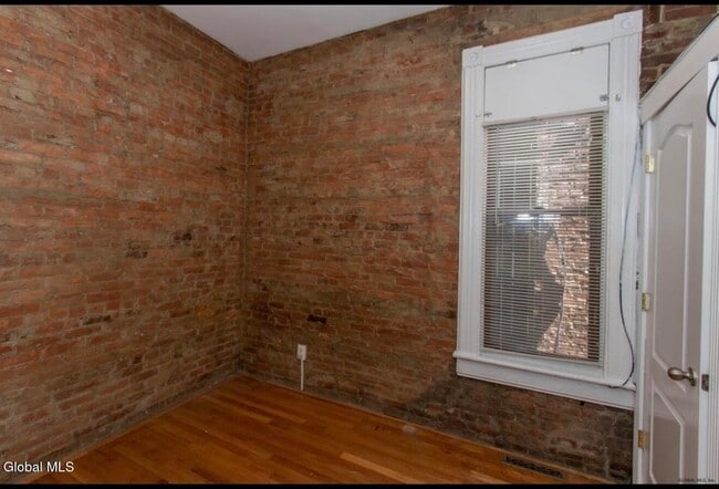Building Photo - 341 Madison Ave