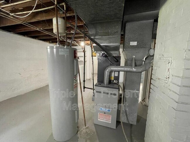 Building Photo - 1629 Talisman Ln