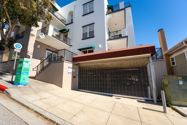 Building Photo - 436 Poli St
