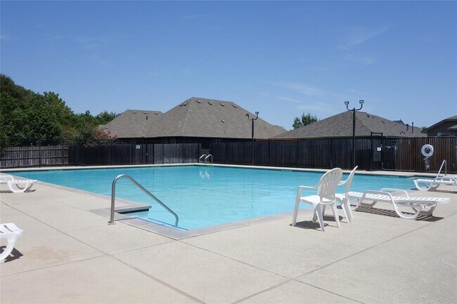 Building Photo - 108 Lavaca Loop