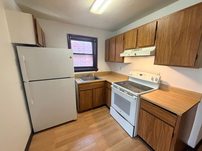 Building Photo - 1BR AVAILABLE NOW! - Monroe St Troy