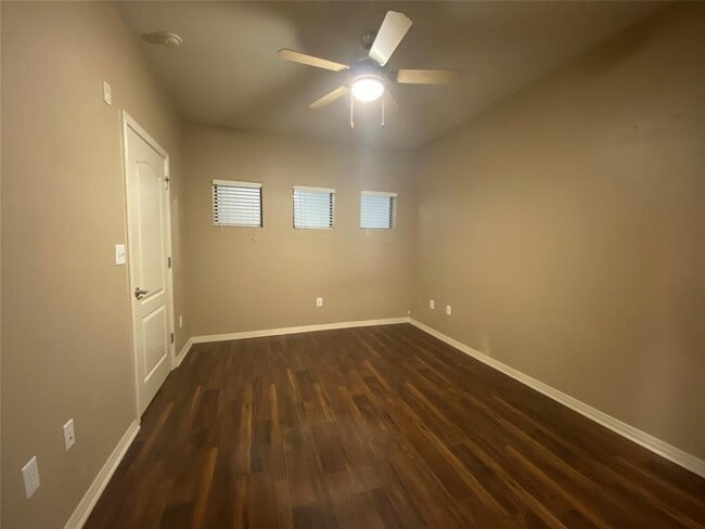 Building Photo - 2505 San Gabriel St