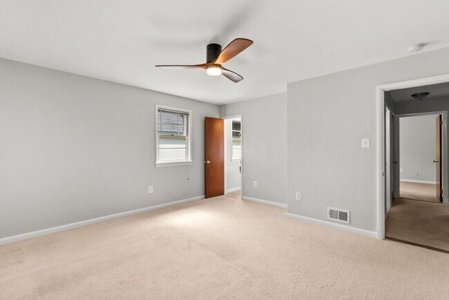 Building Photo - 5 Bed 3 Bath - Chevy Chase Rambler - Move IN Ready