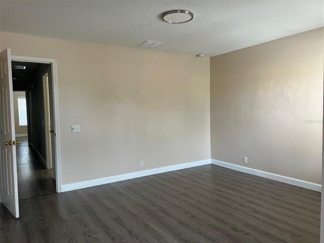 Building Photo - 2031 Searay Shore Dr