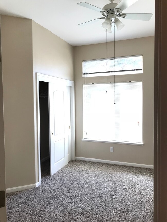Building Photo - Single story located in a Gated Community!