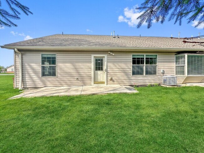 Building Photo - Beautiful 2 Beds 1.5 Bath Villa