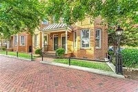 Building Photo - 1426 W Cary St